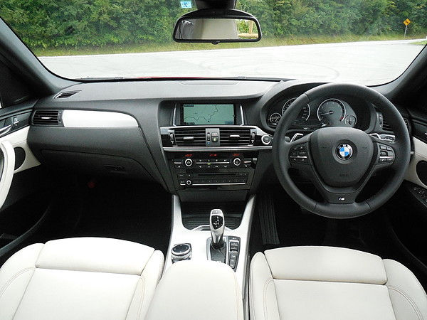 えみりのドライブレポート BMW X4 007